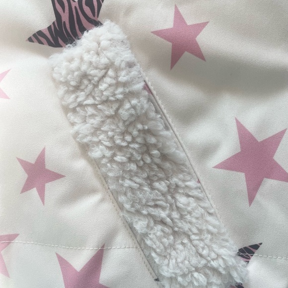 Umgee Pink Star Printed Zip Up Vest With Sherpa Detail - Picture 5 of 11